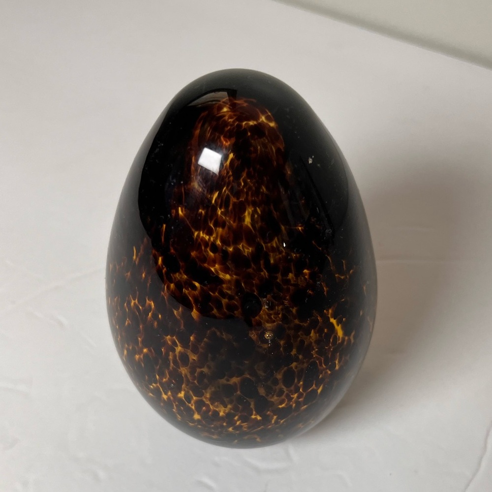 Brown Speckled Mottled Egg Shaped Art Glass Paperweight Oval Decor 4.5”‎ x 3” - Picture 4 of 6